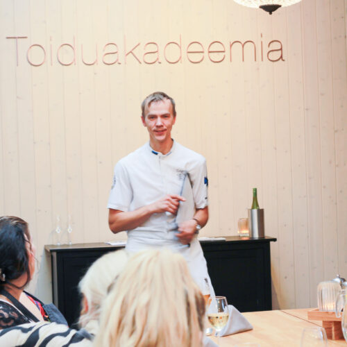 firmalogo seinale laserlõigatud logo puidust, logo akrüülklaasist