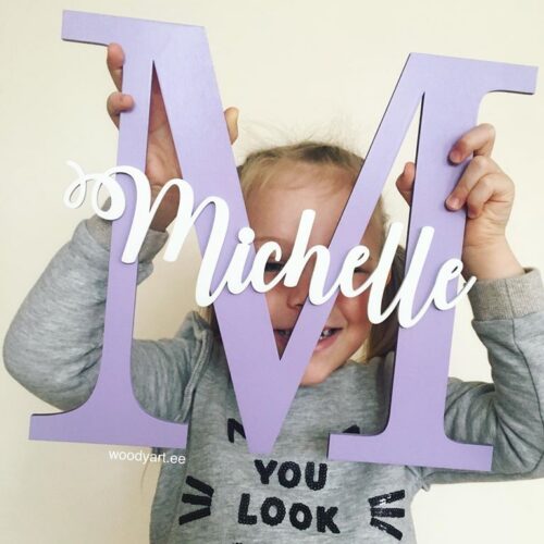 lapsele nimetaht tuppa seinale