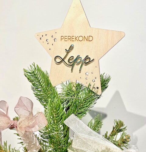 Nimeline jõulutäht – personaalne kuusetipu kaunistus kuldsest või hõbedasest akrüülist