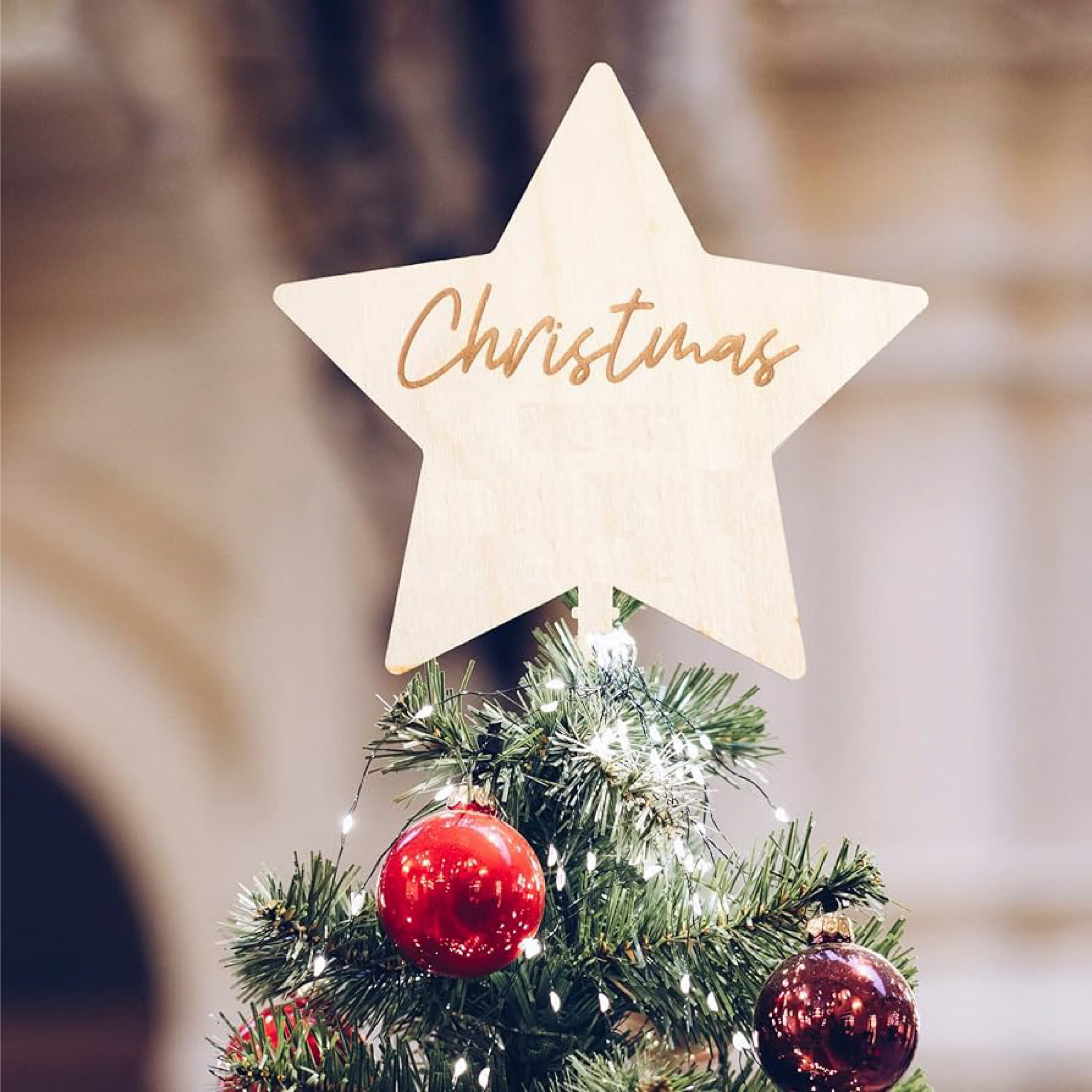 Nimeline jõulutäht – personaalne kuusetipu kaunistus kuldsest või hõbedasest akrüülist