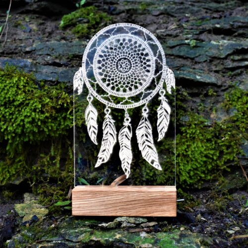 käsitöövalgusti personaalse graveerimisega