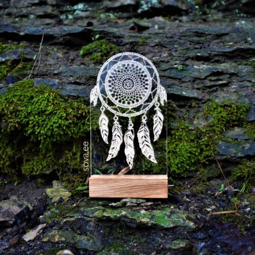 käsitöövalgusti personaalse graveerimisega