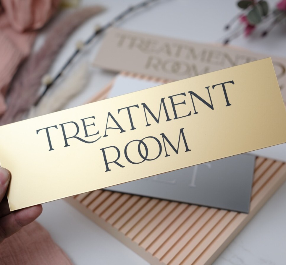 Logo akrüülklaasist - Image 16